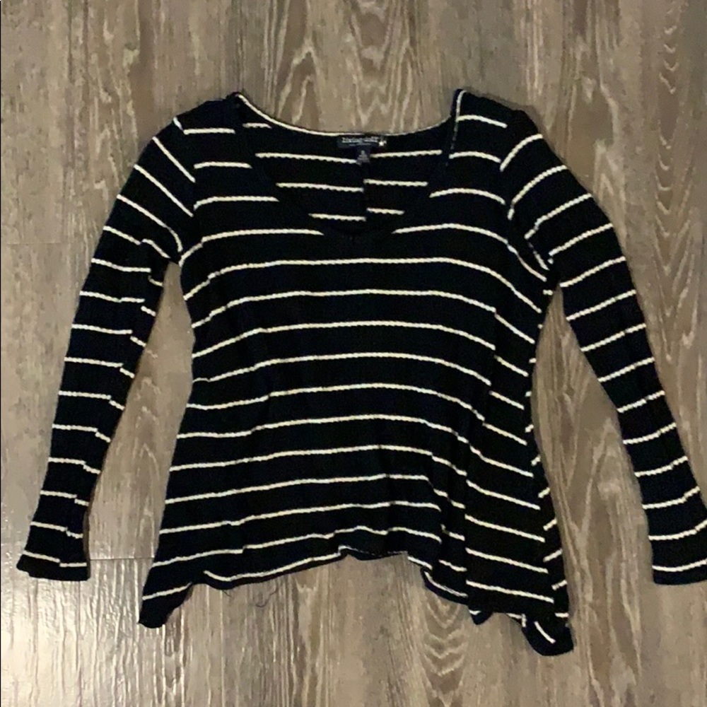 Scoop neck black & white sweater